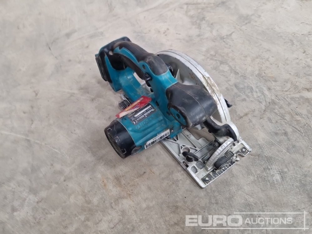 Makita BSS610 18 Volt Cordless Circular Saw (Body & Case Only) - Строительное оборудование: фото 3 Makita BSS610 18 Volt Cordless Circular Saw (Body & Case Only) - Строительное оборудование: фото 3