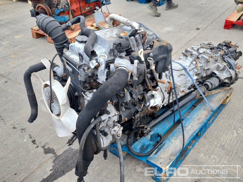 Mitsubishi 4 Cylinder Engine, Gearbox, Pump - Двигатель: фото 1 Mitsubishi 4 Cylinder Engine, Gearbox, Pump - Двигатель: фото 1