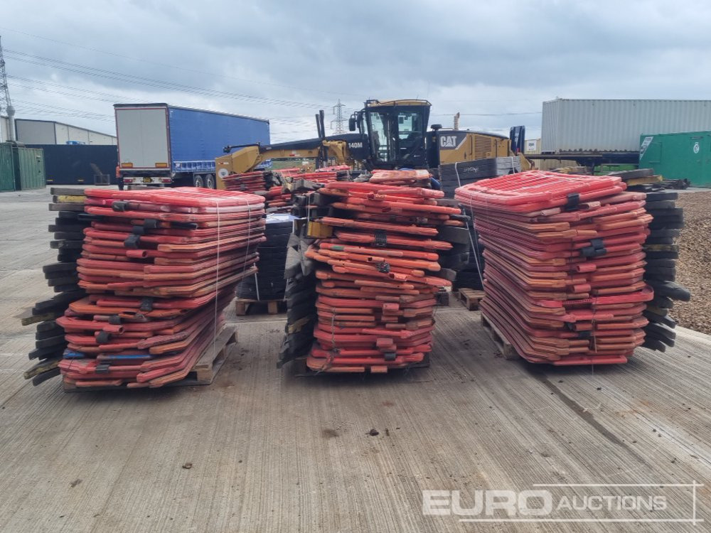 Pallet of Plastic Safety Barriers (5 of) Pallet of Road Signs (3 of) - Строительное оборудование: фото 4 Pallet of Plastic Safety Barriers (5 of) Pallet of Road Signs (3 of) - Строительное оборудование: фото 4