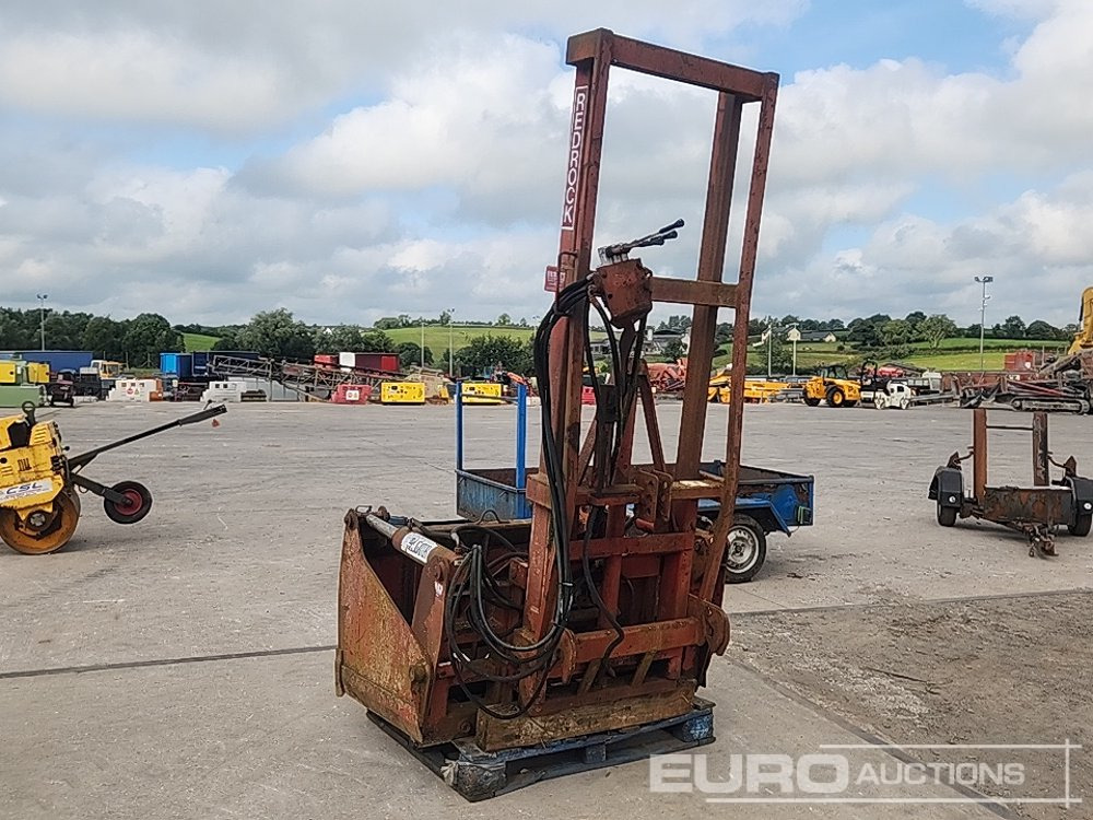 Redrock Silage Block Grab to suit 3 Point Linkage - Сельскохозяйственная техника: фото 1 Redrock Silage Block Grab to suit 3 Point Linkage - Сельскохозяйственная техника: фото 1