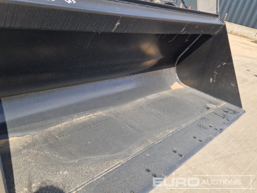 Сельскохозяйственная техника Unused Strickland 90" Loading Bucket to suit Manitou Telehandler: фото 9