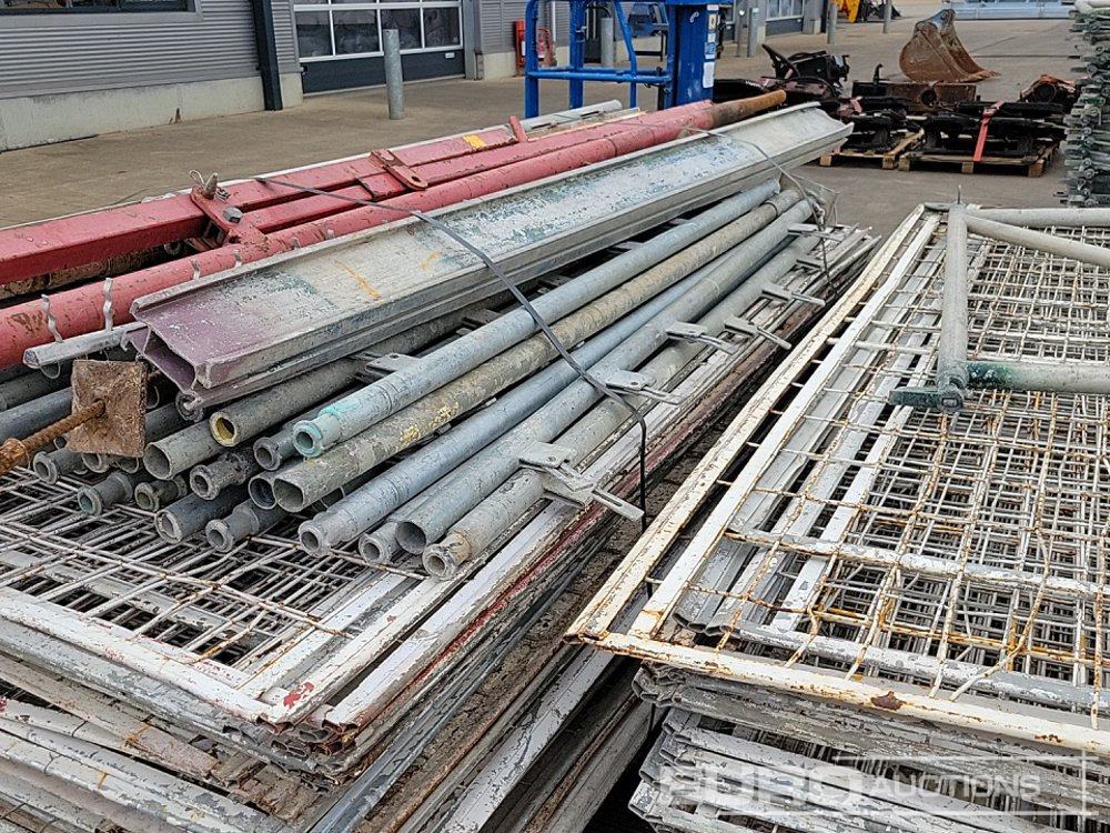 Строительное оборудование Selection of Various Size GASS Ledger Frames (6 Pallets of), Pallet of Steel Mesh Panels (4 of): фото 17