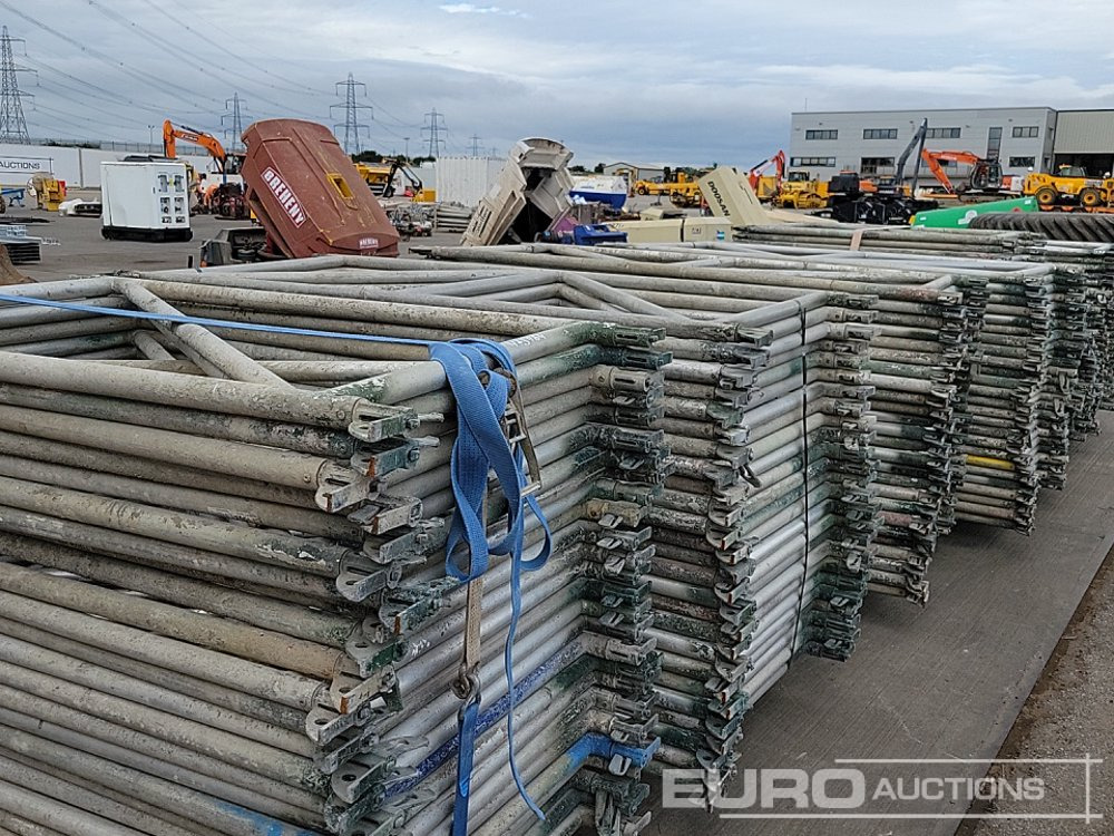 Строительное оборудование Selection of Various Size GASS Ledger Frames (6 Pallets of), Pallet of Steel Mesh Panels (4 of): фото 10