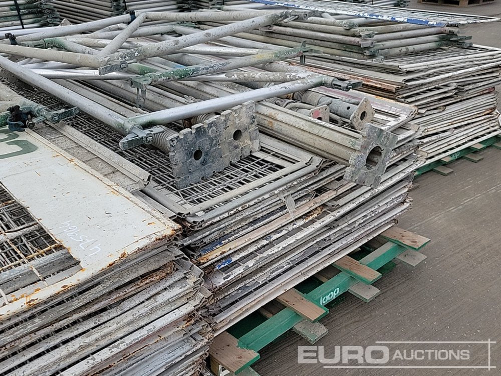 Строительное оборудование Selection of Various Size GASS Ledger Frames (6 Pallets of), Pallet of Steel Mesh Panels (4 of): фото 21