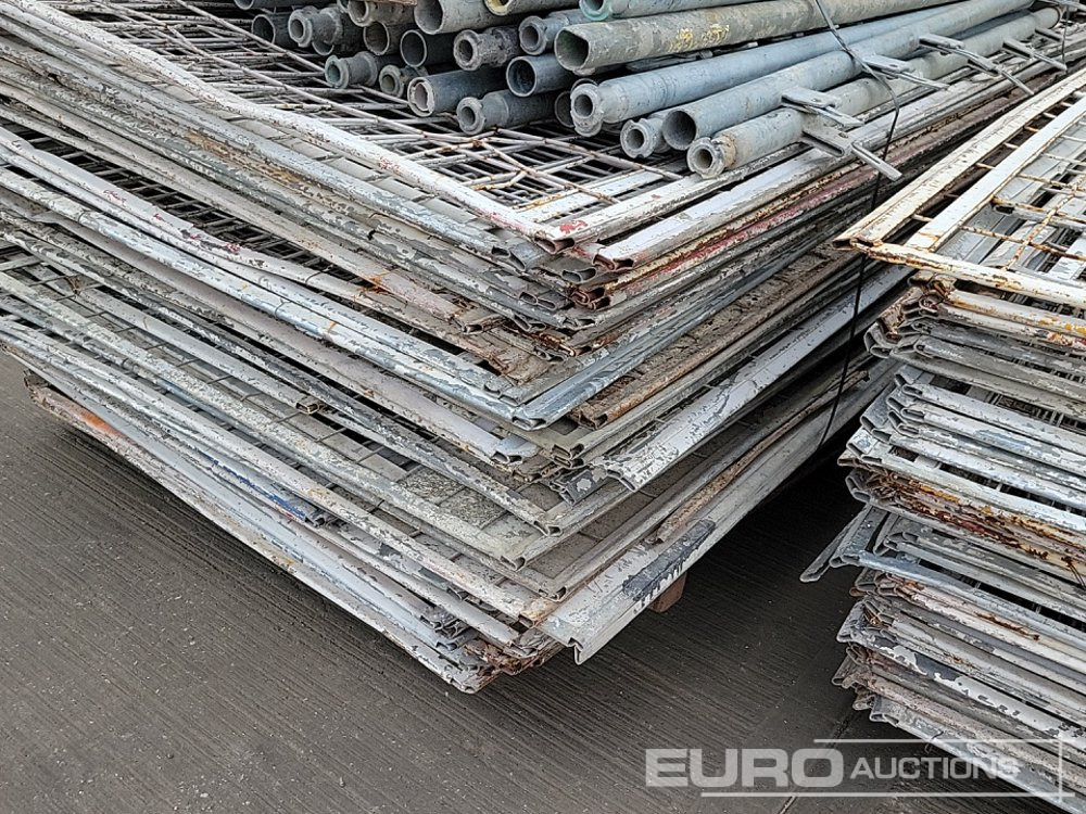Строительное оборудование Selection of Various Size GASS Ledger Frames (6 Pallets of), Pallet of Steel Mesh Panels (4 of): фото 18