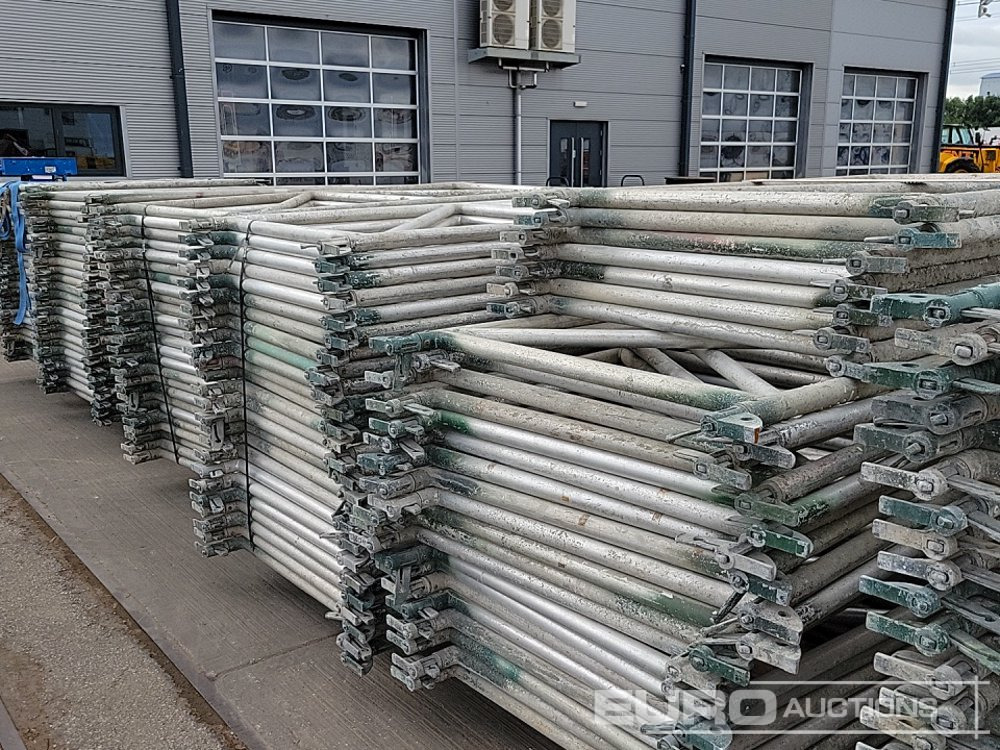 Строительное оборудование Selection of Various Size GASS Ledger Frames (6 Pallets of), Pallet of Steel Mesh Panels (4 of): фото 7