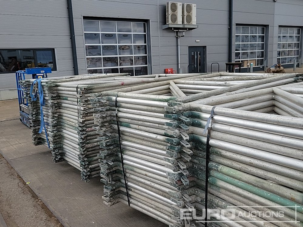 Строительное оборудование Selection of Various Size GASS Ledger Frames (6 Pallets of), Pallet of Steel Mesh Panels (4 of): фото 9