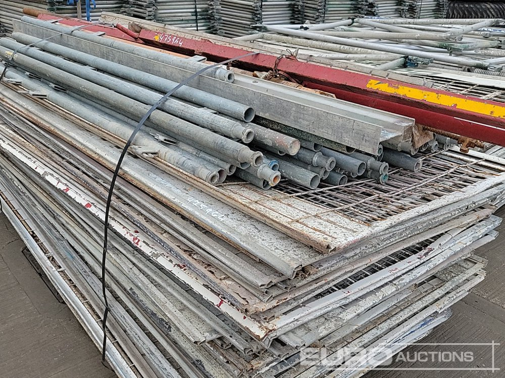 Строительное оборудование Selection of Various Size GASS Ledger Frames (6 Pallets of), Pallet of Steel Mesh Panels (4 of): фото 15