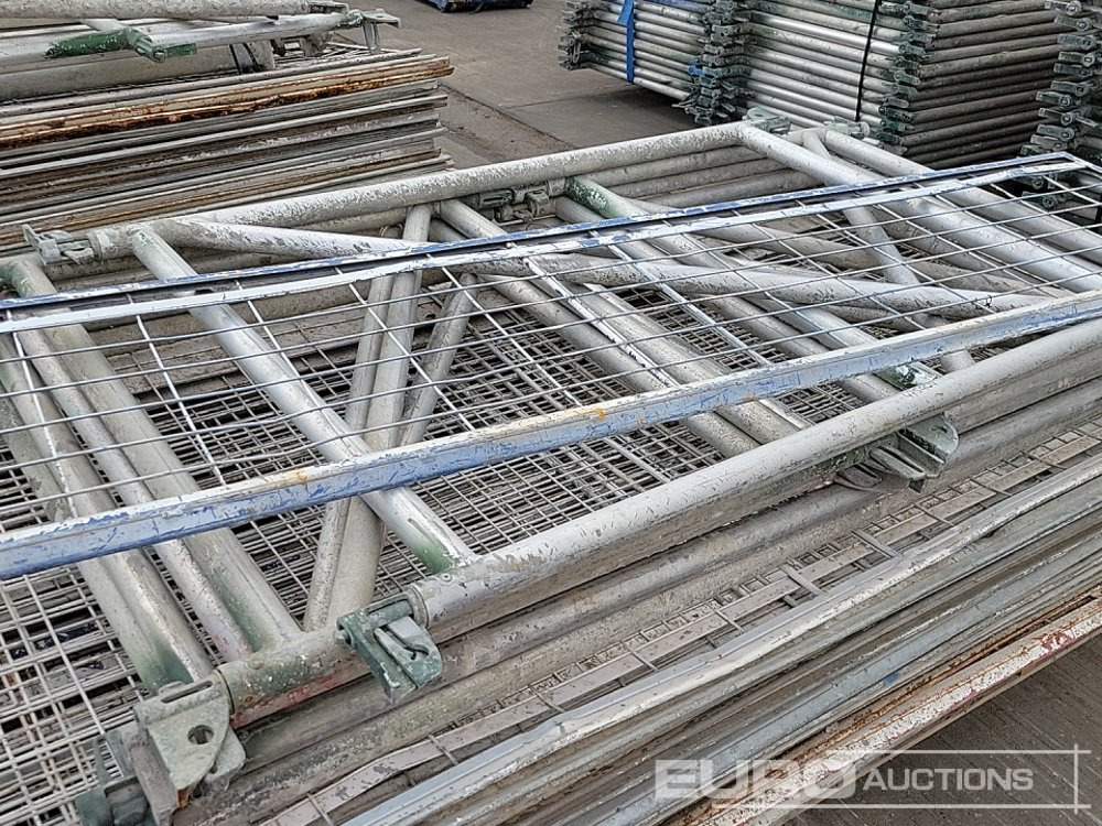 Строительное оборудование Selection of Various Size GASS Ledger Frames (6 Pallets of), Pallet of Steel Mesh Panels (4 of): фото 26