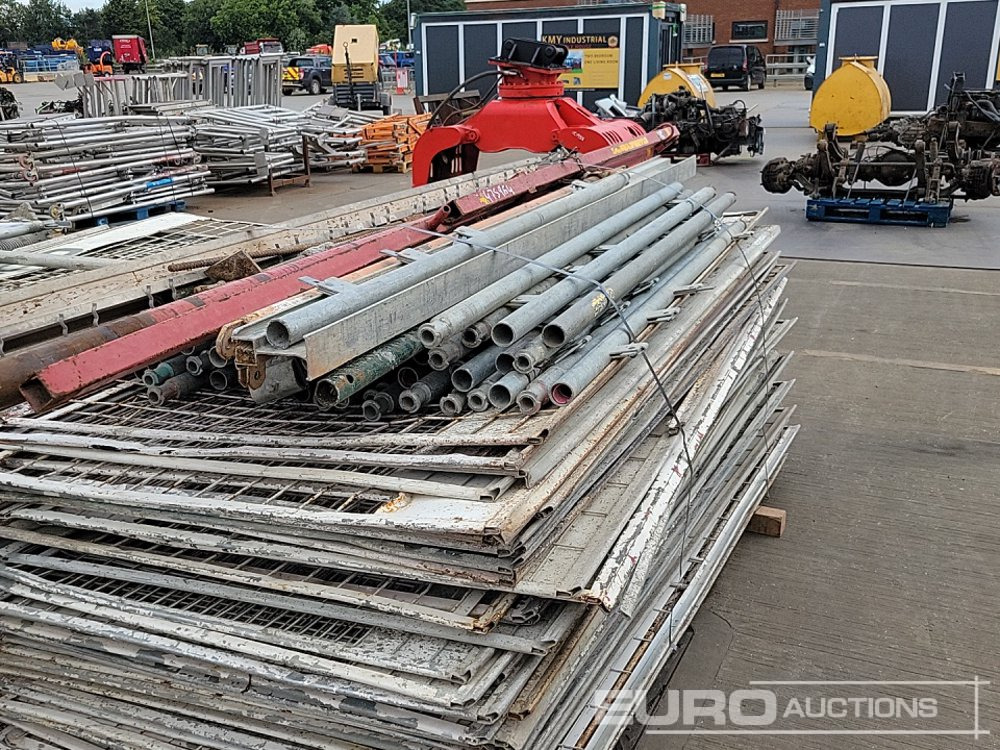 Строительное оборудование Selection of Various Size GASS Ledger Frames (6 Pallets of), Pallet of Steel Mesh Panels (4 of): фото 13