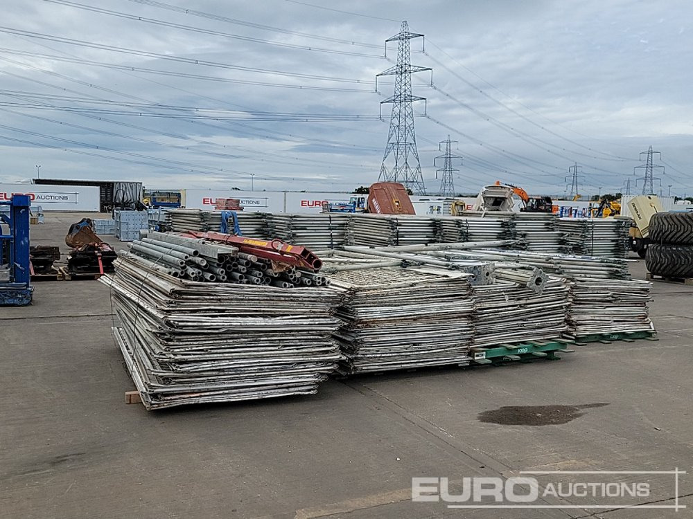 Строительное оборудование Selection of Various Size GASS Ledger Frames (6 Pallets of), Pallet of Steel Mesh Panels (4 of): фото 27