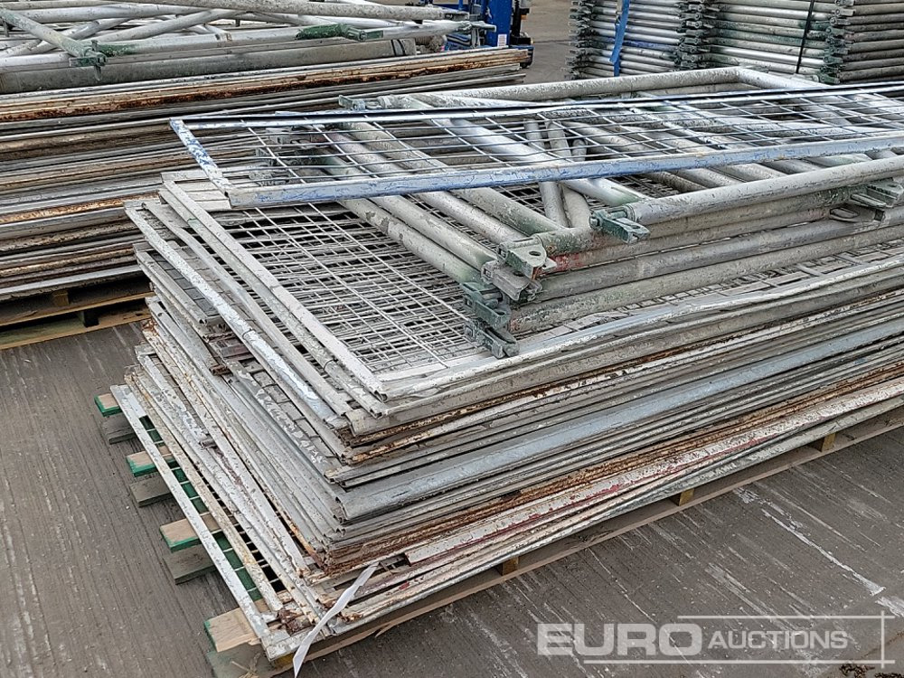 Строительное оборудование Selection of Various Size GASS Ledger Frames (6 Pallets of), Pallet of Steel Mesh Panels (4 of): фото 25