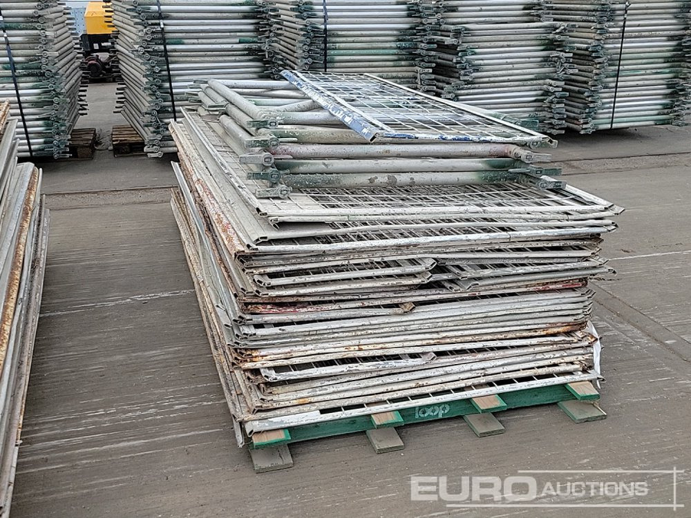 Строительное оборудование Selection of Various Size GASS Ledger Frames (6 Pallets of), Pallet of Steel Mesh Panels (4 of): фото 24