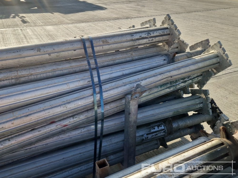 Строительное оборудование Stillage of Adjustable Acrow Props (12 of): фото 12