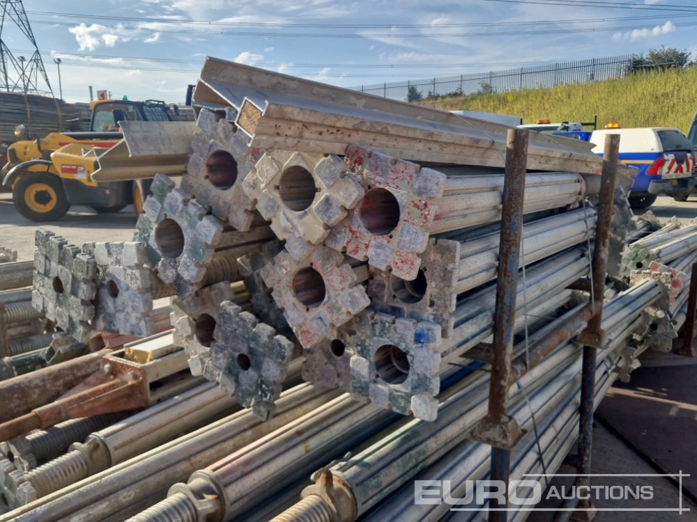 Строительное оборудование Stillage of Adjustable Acrow Props (12 of): фото 17