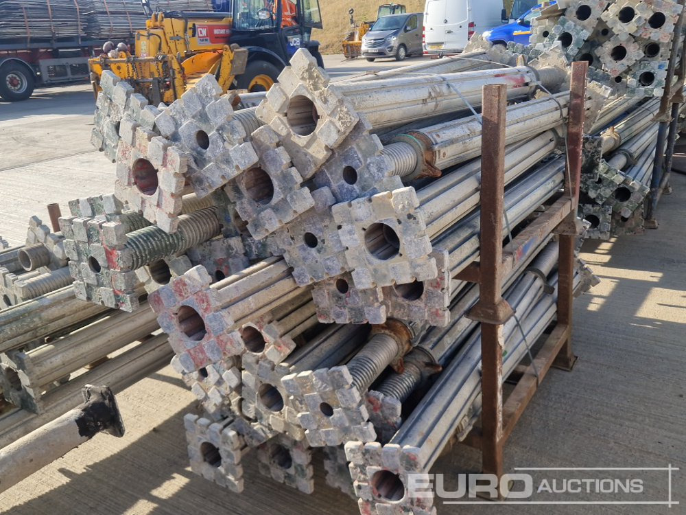 Строительное оборудование Stillage of Adjustable Acrow Props (12 of): фото 22