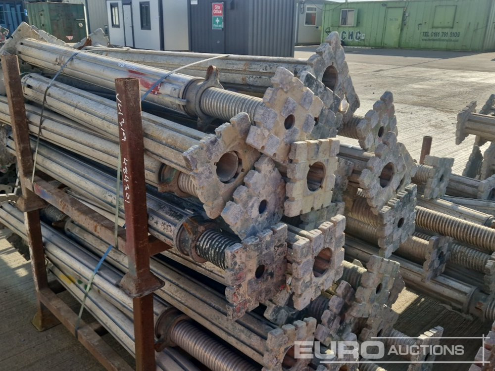 Строительное оборудование Stillage of Adjustable Acrow Props (12 of): фото 20