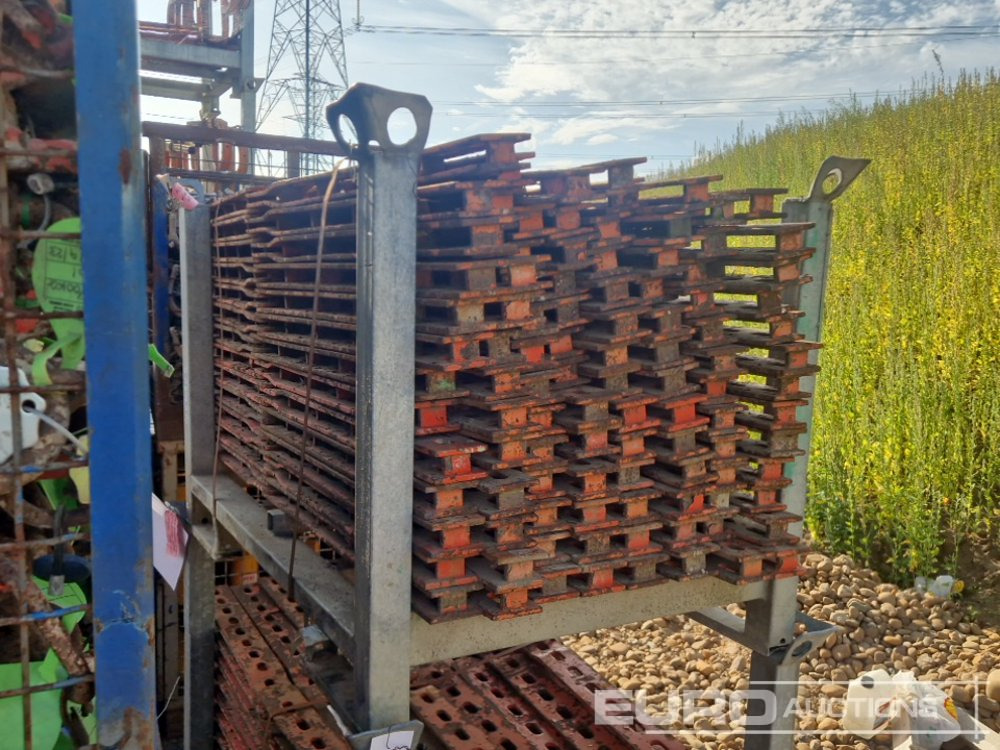 Строительное оборудование Stillage of Adjustable Formwork Brackets (8 of)Stillage of Peri Formwork Fittings & Brackets (12 of), Stillage of Articulated Couplers (4 of): фото 28