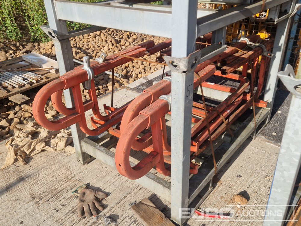 Строительное оборудование Stillage of Adjustable Formwork Brackets (8 of)Stillage of Peri Formwork Fittings & Brackets (12 of), Stillage of Articulated Couplers (4 of): фото 15
