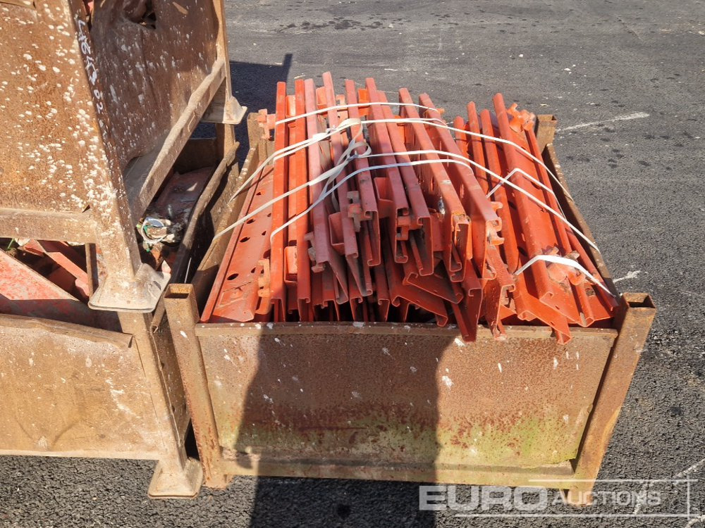 Строительное оборудование Stillage of Adjustable Formwork Brackets (8 of)Stillage of Peri Formwork Fittings & Brackets (12 of), Stillage of Articulated Couplers (4 of): фото 21