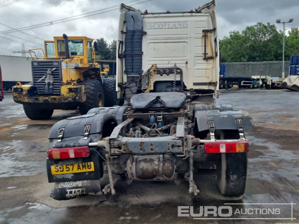 Volvo 6x2 Rear Lift, Slider, Automatic Gearbox (Runs, No Drive) (Reg. Docs. & Plating Cert. Available) - Тягач: фото 4 Volvo 6x2 Rear Lift, Slider, Automatic Gearbox (Runs, No Drive) (Reg. Docs. & Plating Cert. Available) - Тягач: фото 4
