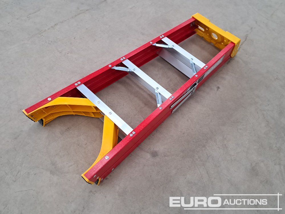 Unused 4 FT Fibreglass Step Ladder (Red) - Оборудование для мастерских: фото 3 Unused 4 FT Fibreglass Step Ladder (Red) - Оборудование для мастерских: фото 3