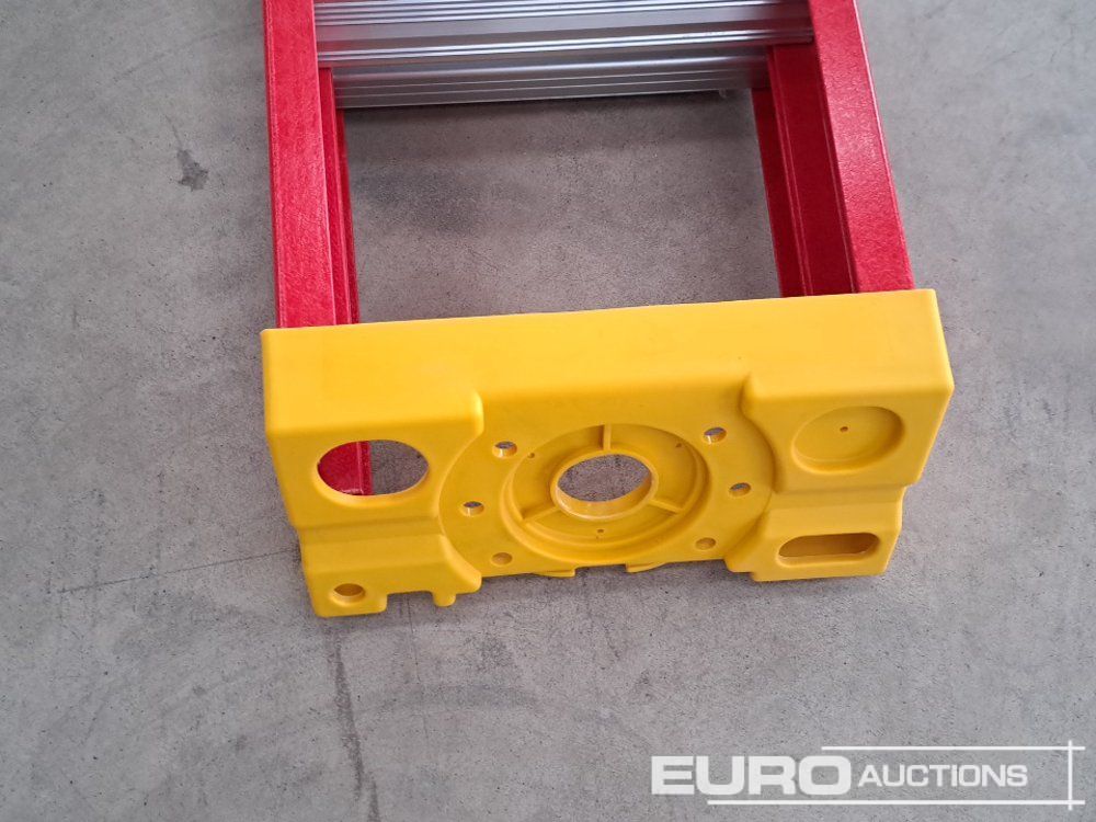 Unused 4 FT Fibreglass Step Ladder (Red) - Оборудование для мастерских: фото 5 Unused 4 FT Fibreglass Step Ladder (Red) - Оборудование для мастерских: фото 5