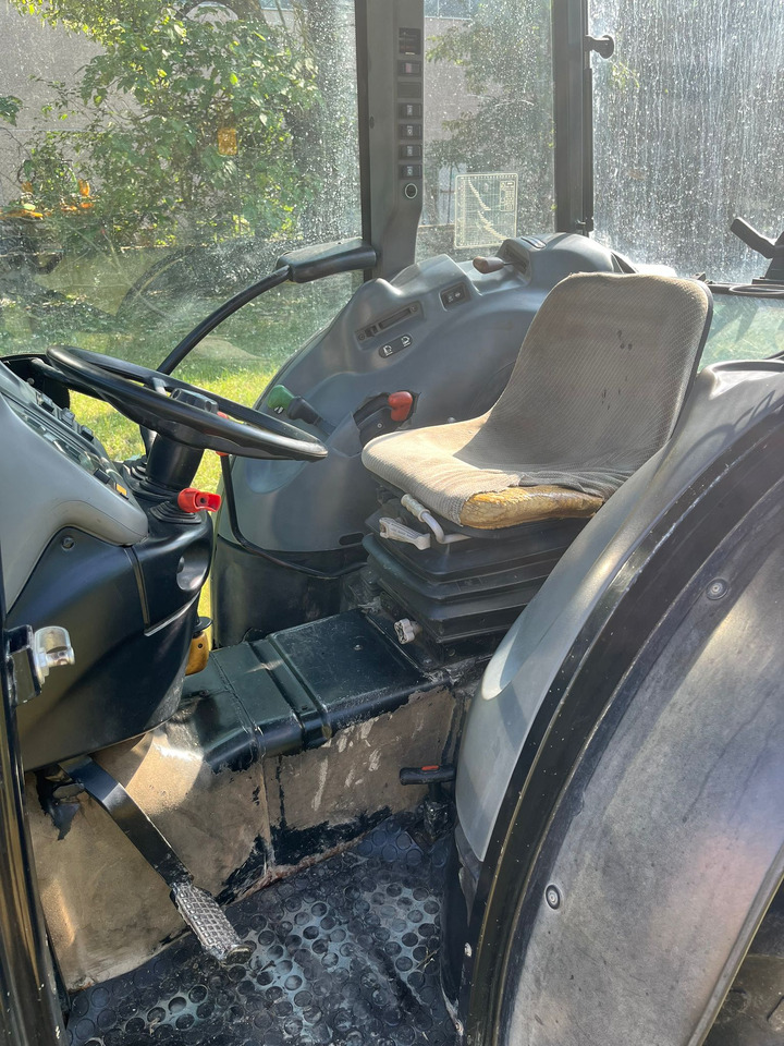 Trattore usato New Holland TNF90 - Трактор: фото 4 Trattore usato New Holland TNF90 - Трактор: фото 4