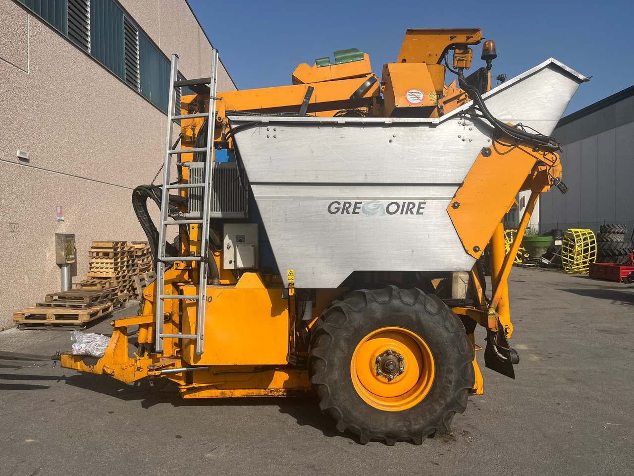 Vendemmiatrice usata Grégoire G60I - Уборочная машина для винограда: фото 1 Vendemmiatrice usata Grégoire G60I - Уборочная машина для винограда: фото 1