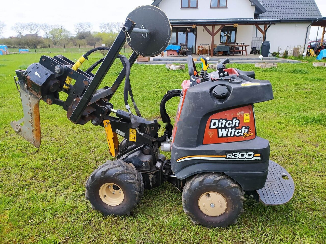 Ditch-Witch Zahn R300 - Траншеекопатель: фото 1 Ditch-Witch Zahn R300 - Траншеекопатель: фото 1