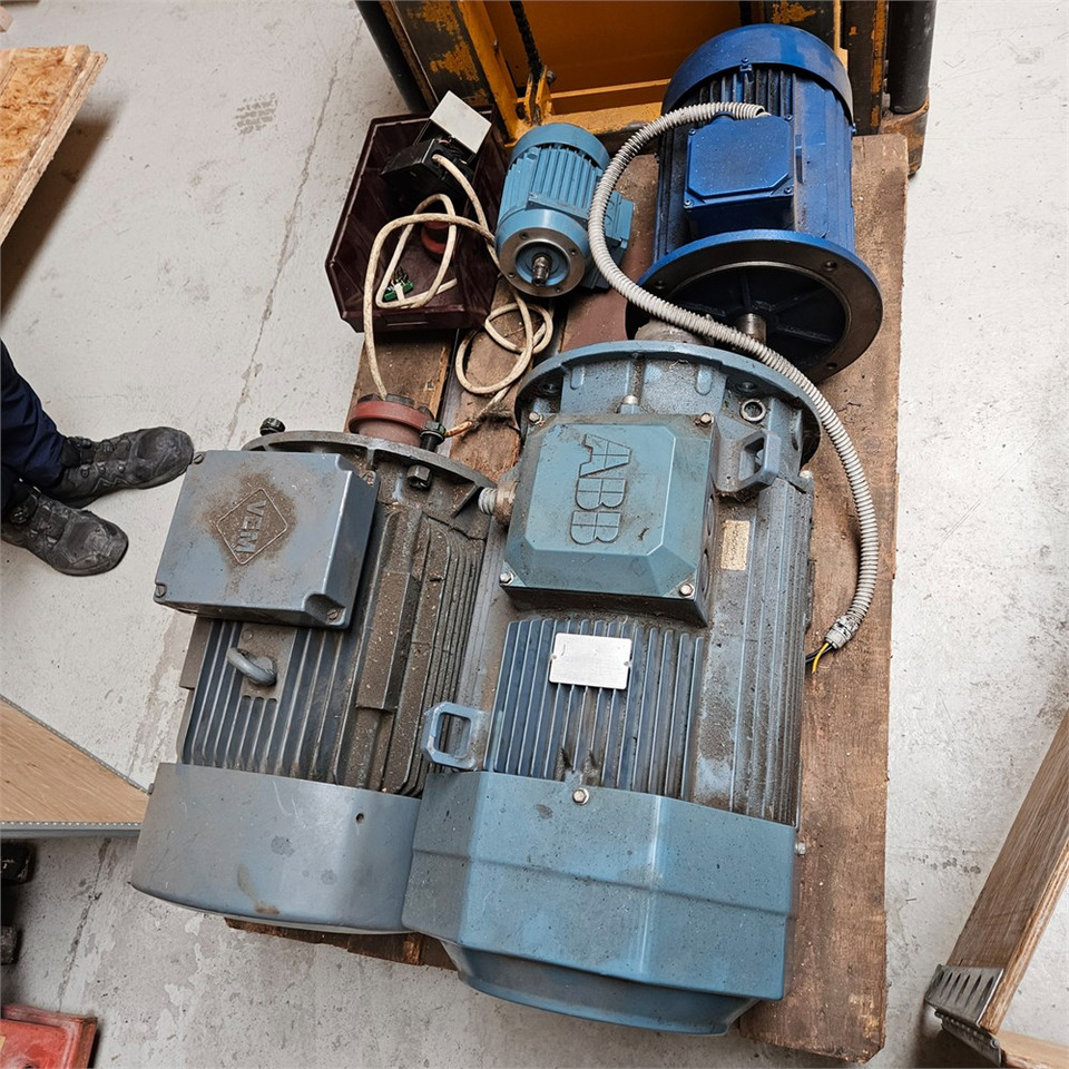 ABB MT80A19F100-2 / M3AA180MLB4 - Станок: фото 3 ABB MT80A19F100-2 / M3AA180MLB4 - Станок: фото 3