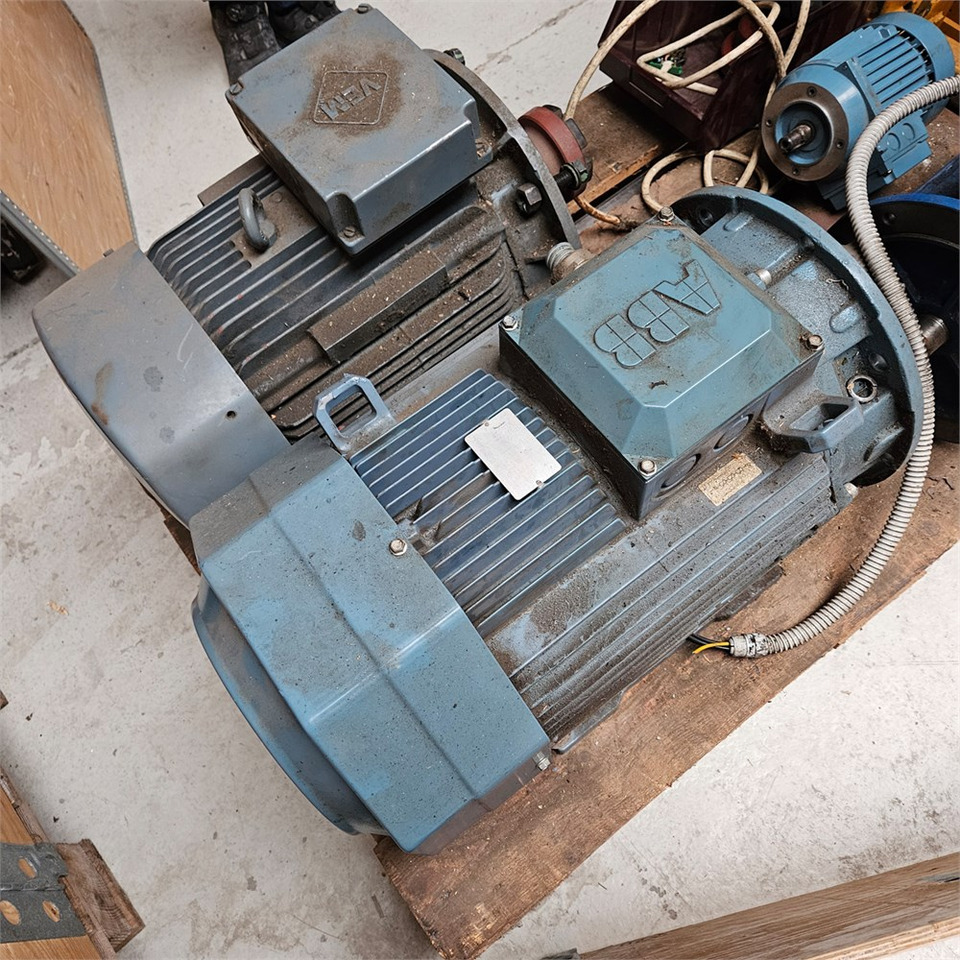 ABB MT80A19F100-2 / M3AA180MLB4 - Станок: фото 2 ABB MT80A19F100-2 / M3AA180MLB4 - Станок: фото 2