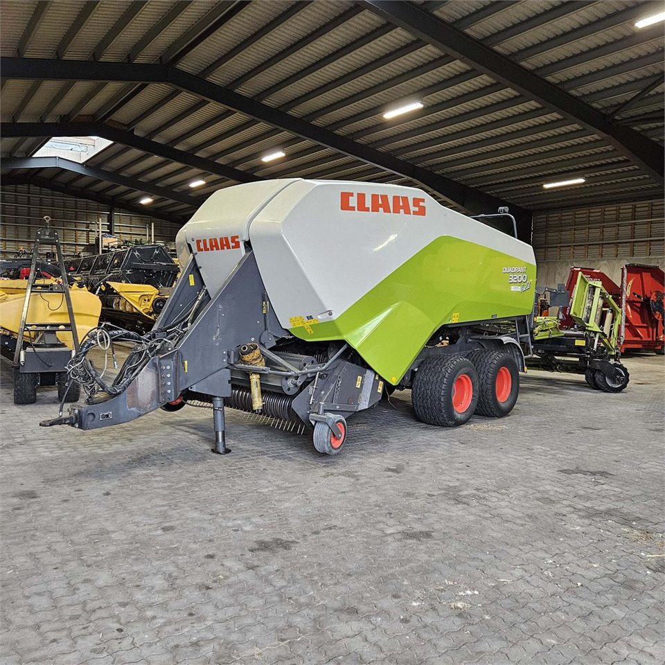 Claas QUADRANT 3200 FC - Техника для сенозаготовки: фото 1 Claas QUADRANT 3200 FC - Техника для сенозаготовки: фото 1