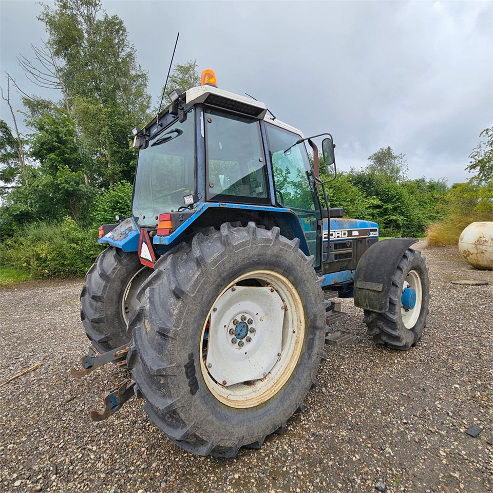 Ford 8340 - Трактор: фото 3 Ford 8340 - Трактор: фото 3