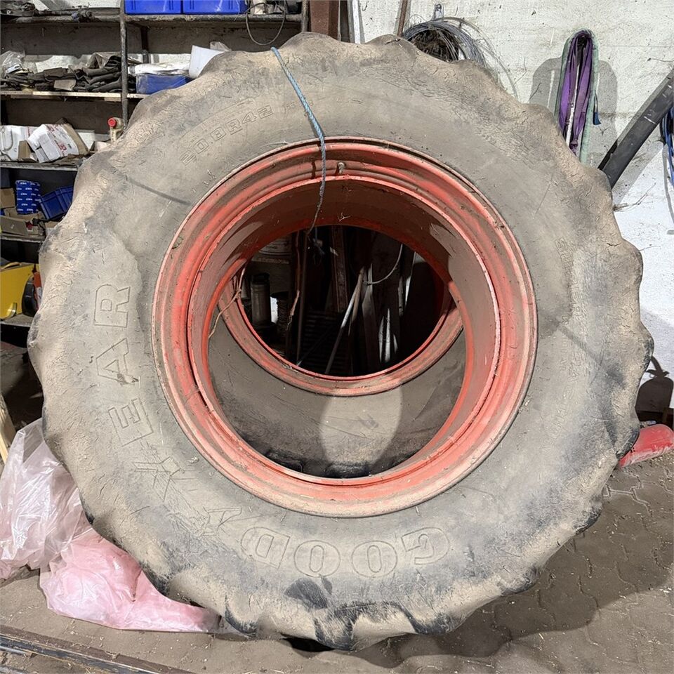 Goodyear 20.8 R 42 - Трактор: фото 1 Goodyear 20.8 R 42 - Трактор: фото 1