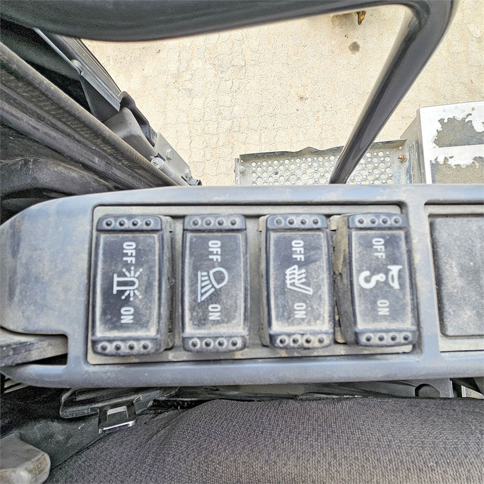 Гусеничный экскаватор Hitachi ZX210 LC-5B: фото 11