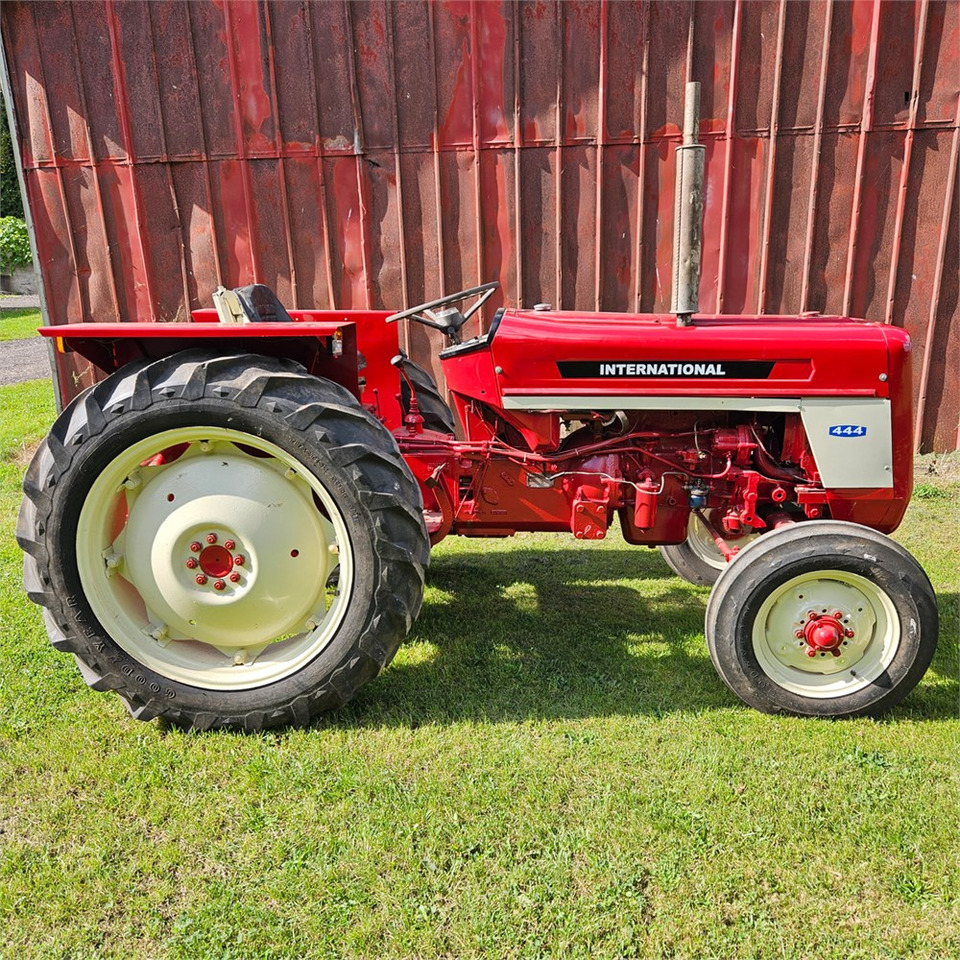 IH 444 - Трактор: фото 3 IH 444 - Трактор: фото 3