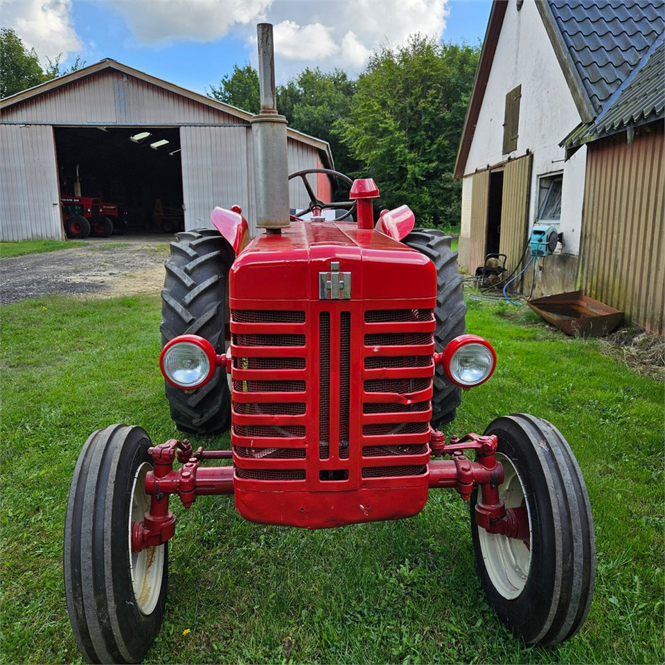 IH B-275 - Трактор: фото 2 IH B-275 - Трактор: фото 2