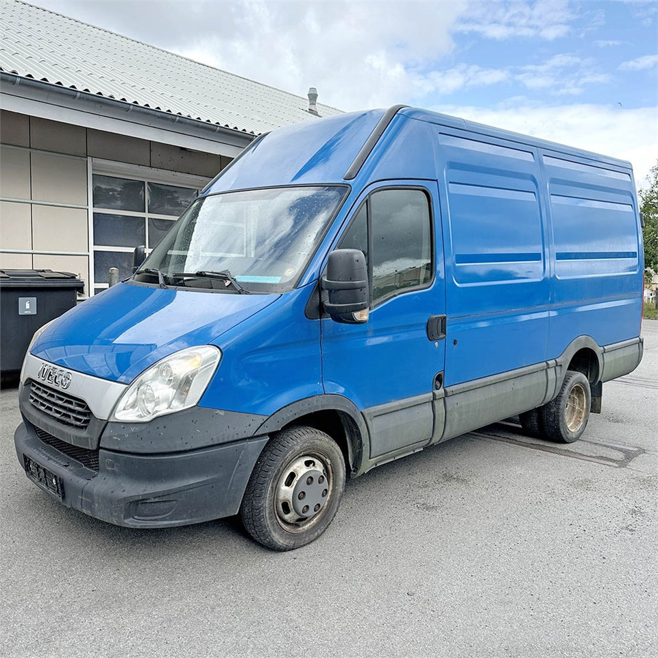 Iveco 35C15 - Цельнометаллический фургон: фото 1 Iveco 35C15 - Цельнометаллический фургон: фото 1