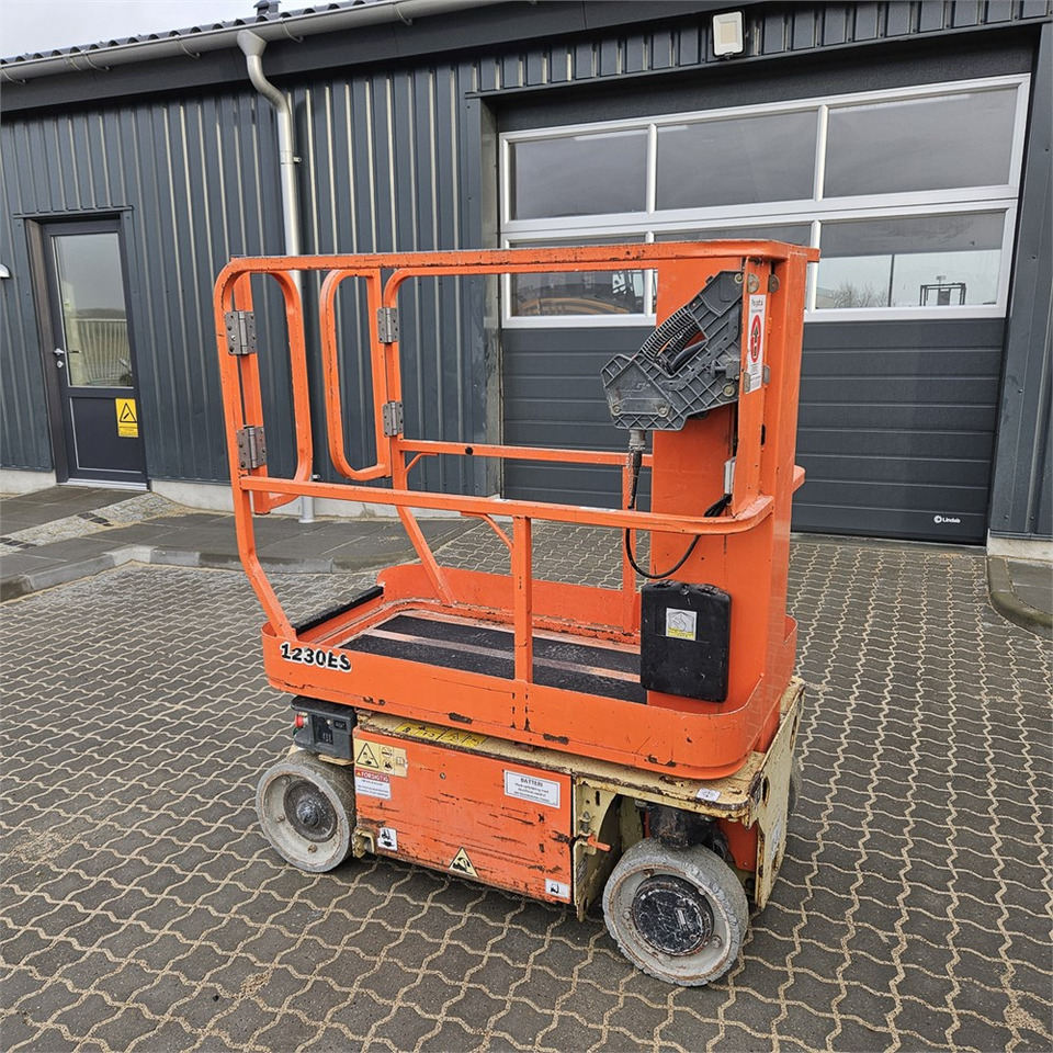 JLG 1230 ES - Вертикальный мачтовый подъемник: фото 2 JLG 1230 ES - Вертикальный мачтовый подъемник: фото 2