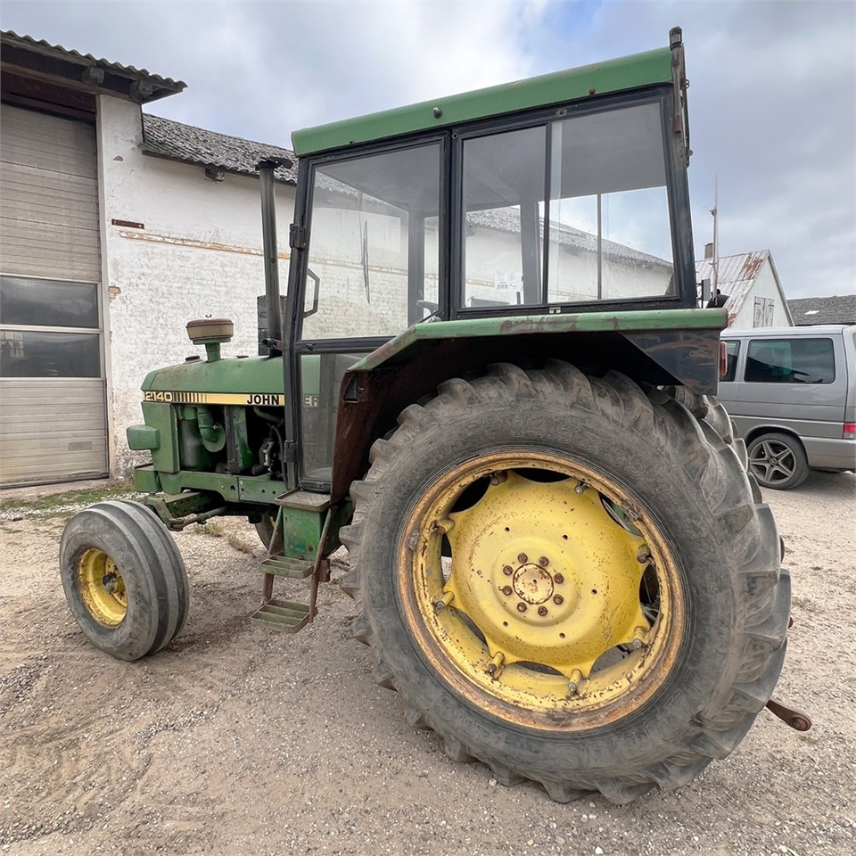 Трактор John Deere 2140: фото 13