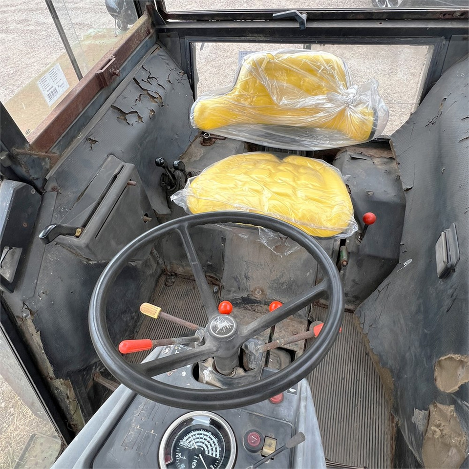 Трактор John Deere 2140: фото 17