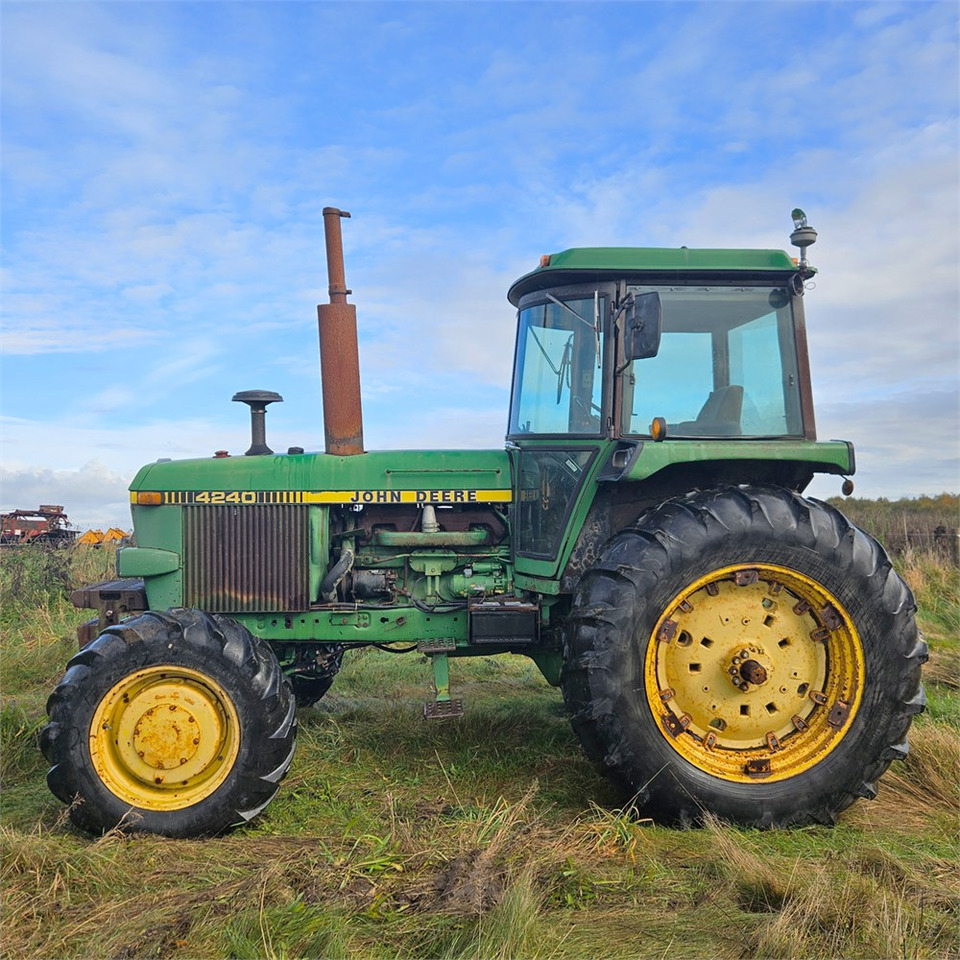 John Deere 4240 - Трактор: фото 2 John Deere 4240 - Трактор: фото 2