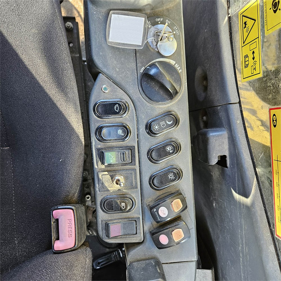 Гусеничный экскаватор Komatsu PC210: фото 22