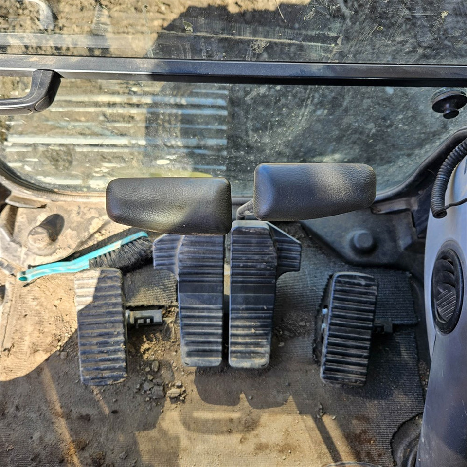 Гусеничный экскаватор Komatsu PC210: фото 24
