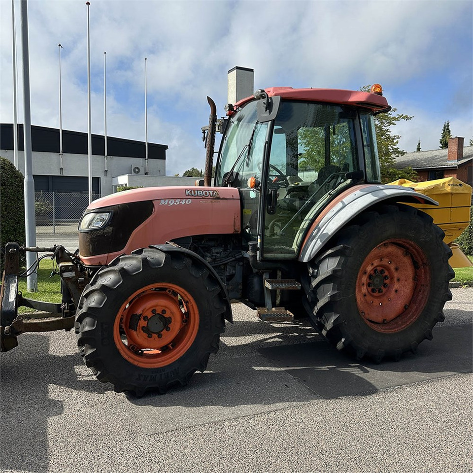 Kubota M 9540 2/4 WD - Трактор: фото 3 Kubota M 9540 2/4 WD - Трактор: фото 3