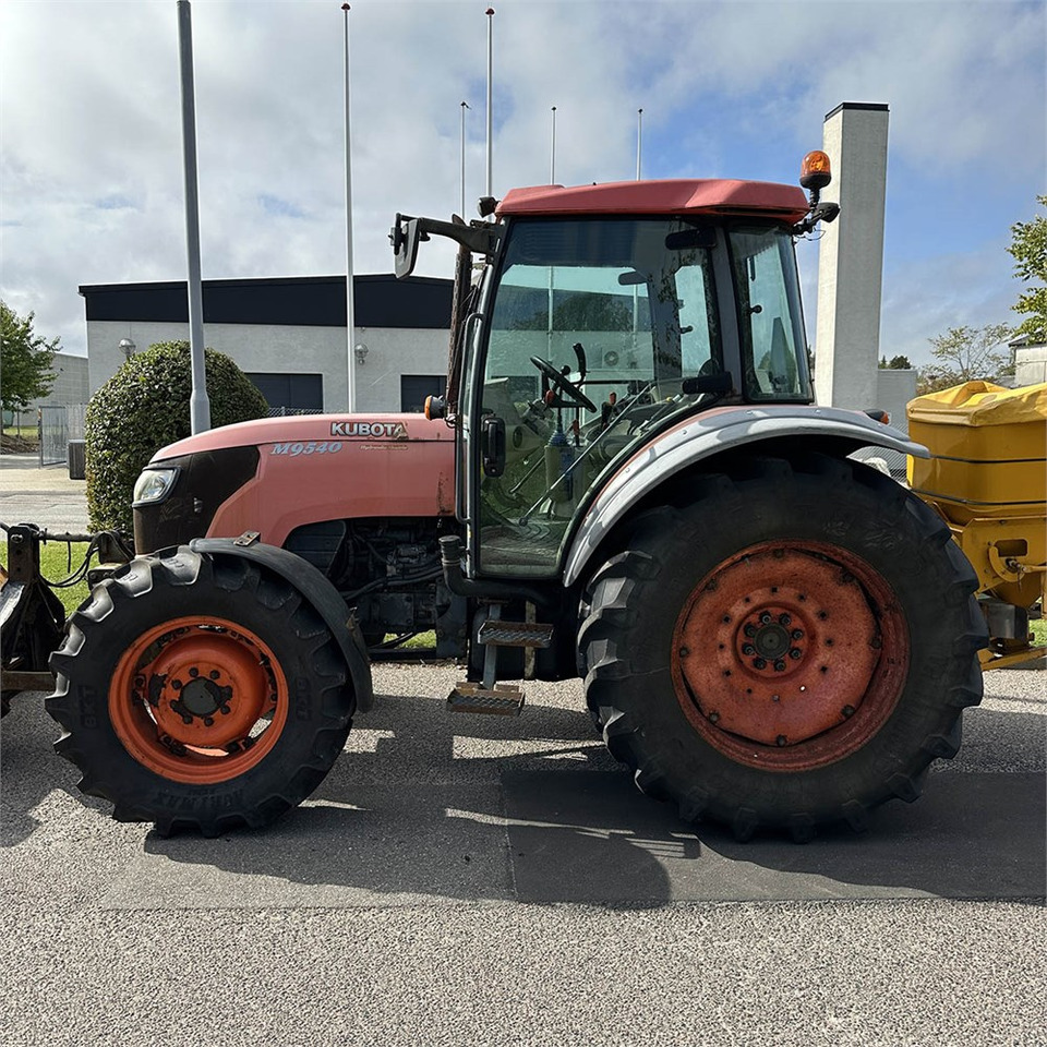 Kubota M 9540 2/4 WD - Трактор: фото 4 Kubota M 9540 2/4 WD - Трактор: фото 4