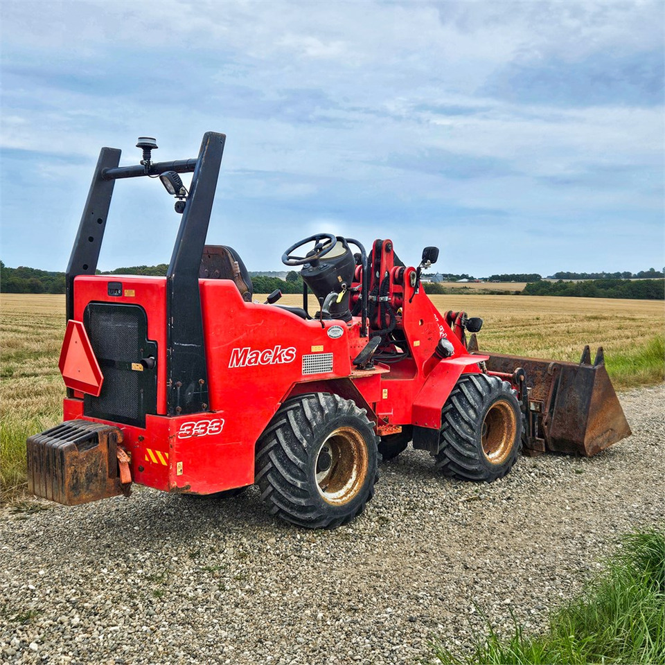 Macks 333 - Мини-погрузчик с бортовым поворотом: фото 3 Macks 333 - Мини-погрузчик с бортовым поворотом: фото 3