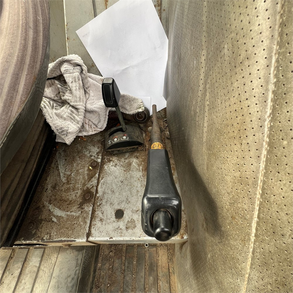 Трактор Massey Ferguson 355: фото 19