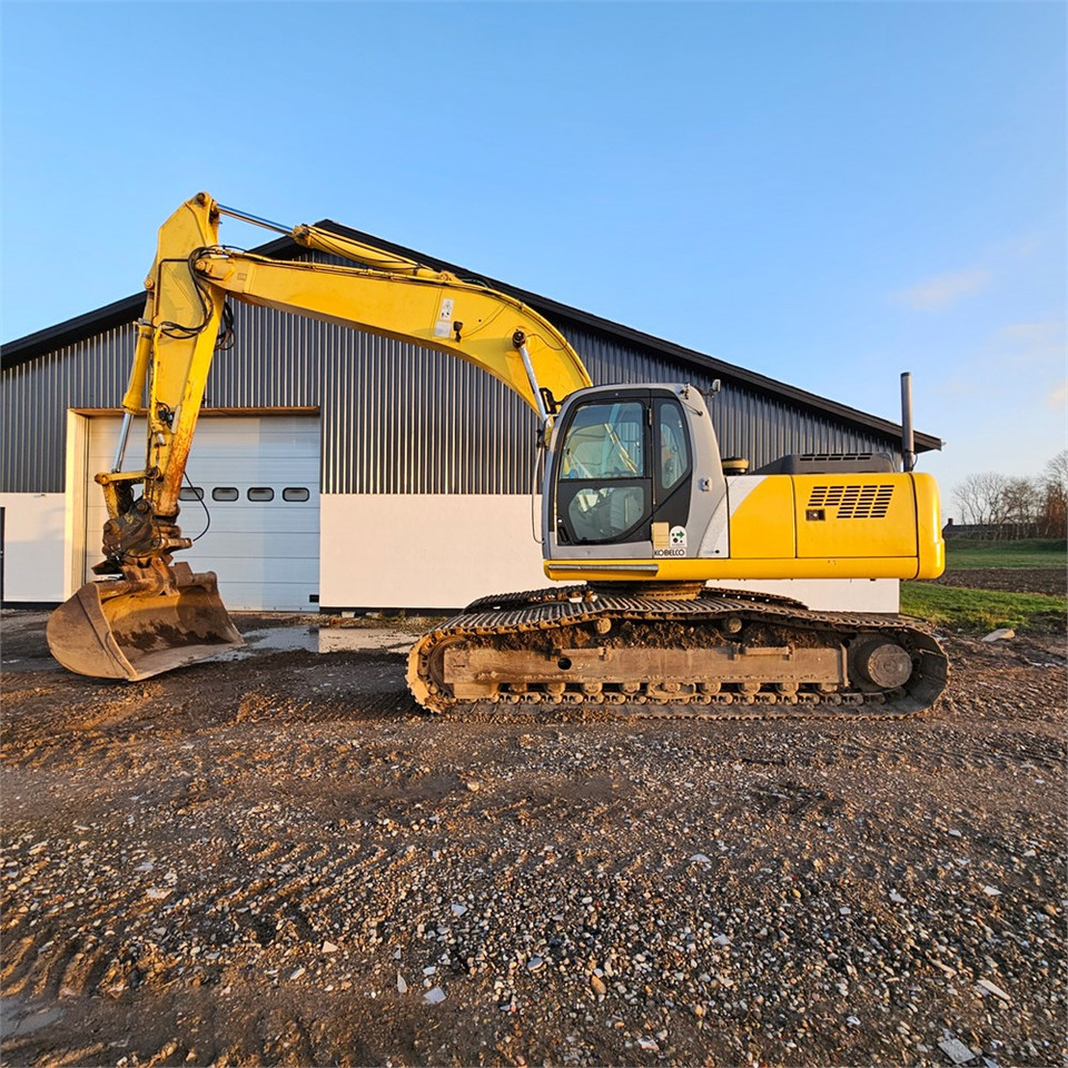 New Holland E 305 - Гусеничный экскаватор: фото 2 New Holland E 305 - Гусеничный экскаватор: фото 2